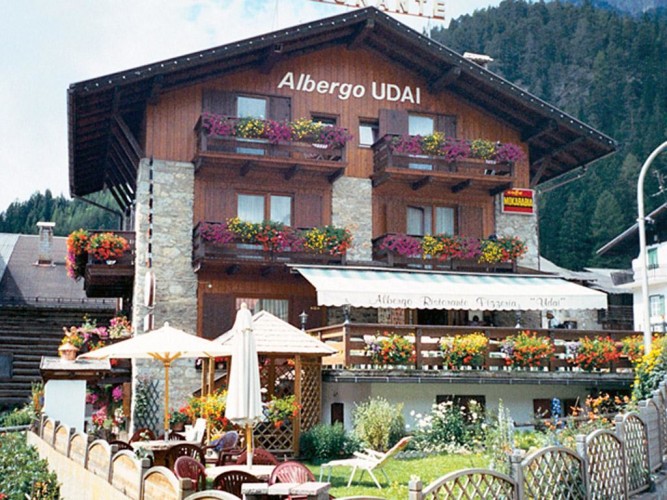 ALBERGO PIZZERIA VAL  UDAI   (MAZZIN)   (TN)