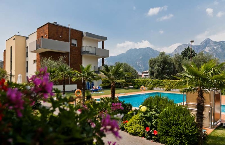 HOTEL VILLA STELLA                       (NAGO-TORBOLE)  (TN)