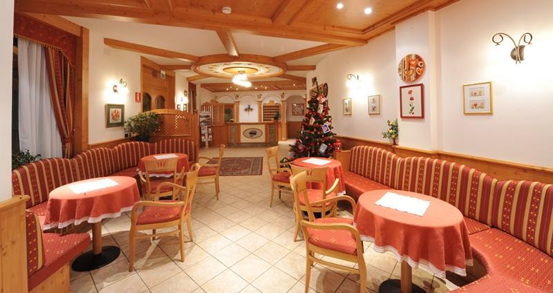 HOTEL ADAMELLO             (PASSO DEL TONALE) (TN)