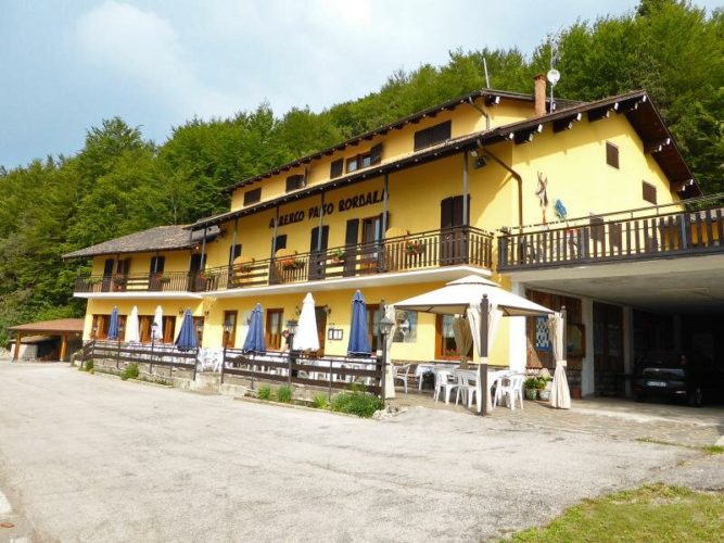 ALBERGO  PASSO  BORDALA                               (ROZO CHIENIS)  (TN)