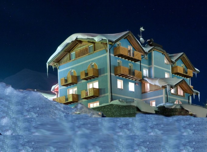 HOTEL CIELO BLU                          (PASSO DEL TONALE) (TN)