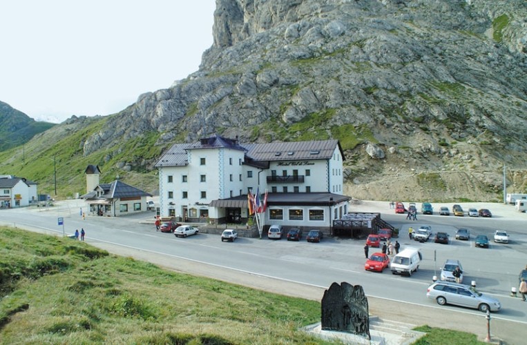 HOTEL COL DI LANA                                (CANAZEI) (TN)