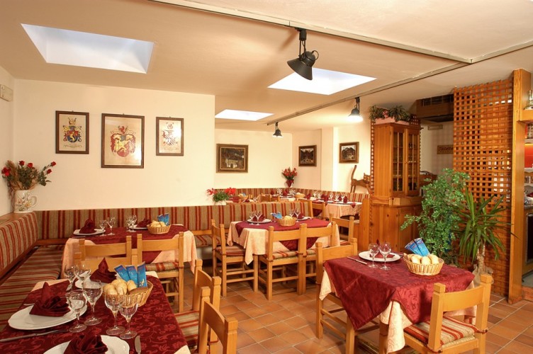 HOTEL GARNI' GONZAGA                         (CANAZEI) (TN)