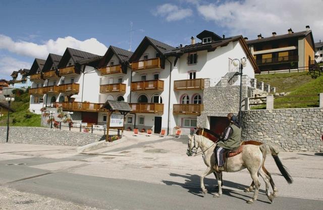 HOTEL ORCHIDEA                   (PASSO DEL TONALE) (TN)