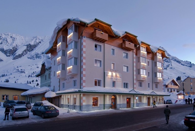 SPORT HOTEL VITTORIA                  (PASSO TONALE) (TN)