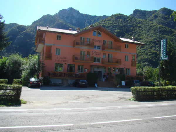 HOTEL ALPIEVE                   (PIEVE DI LEDRO) (TN)