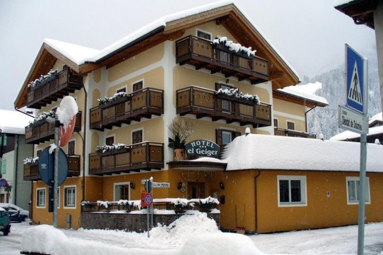 HOTEL EL GEIGER             (POZZA DI FASSA) (TN)