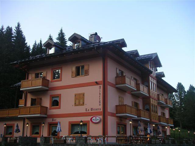 HOTEL LA BICOCCA               (PANEVEGGIO PREDAZZO) (TN)