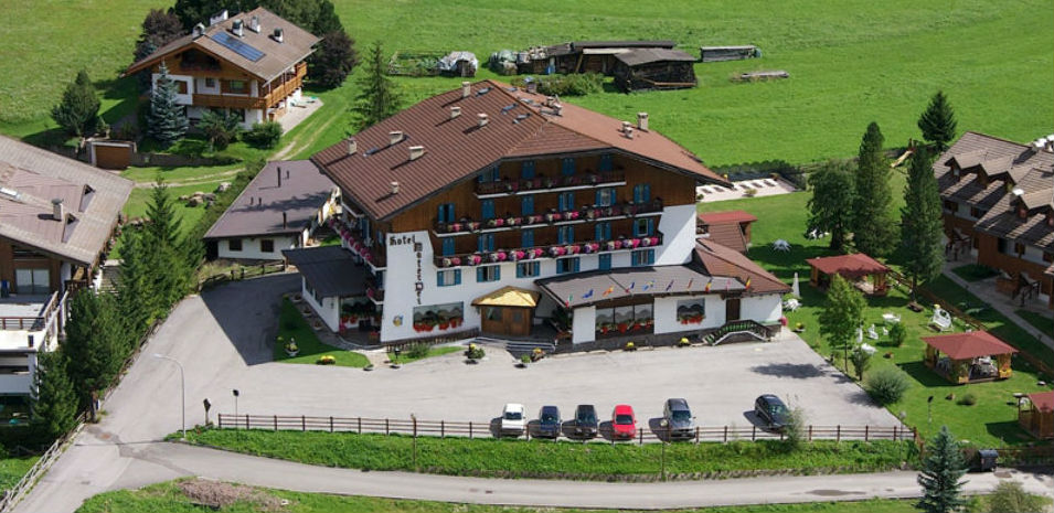 PARK HOTEL MATER DEI                  (POZZA DI FASSA) (TN)