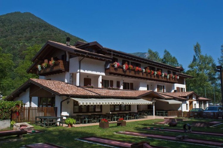 HOTEL GARNI' MINIGOLF                  (PIEVE DI LEDRO) (TN)