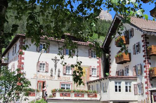 HOTEL RIZZI                 (POZZA DI FASSA) (TN)