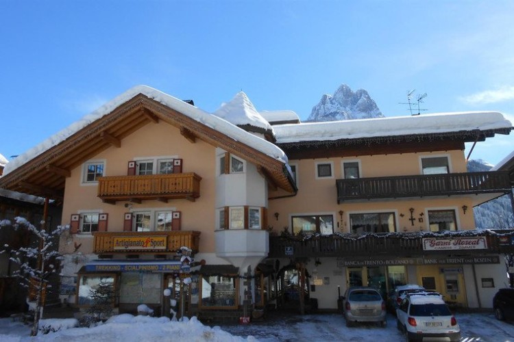 HOTEL GARNI'  ROSEAL (POZZA DI FASSA)(TN)