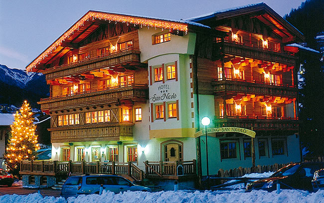 HOTEL GARNI' SAN NICOLO'              (POZZA DI FASSA) (TN)