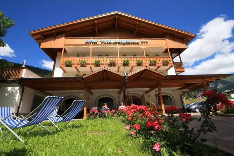 X ALP HOTEL                     (POZZA DI FASSA) (TN)