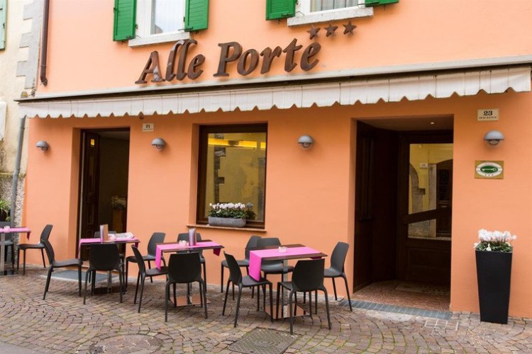 ALBERGO ALLE PORTE                    (RIVA DEL GARDA) (TN)