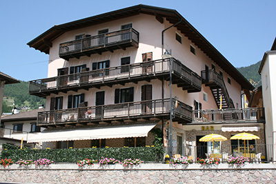ALBERGO RISTORANTE ALPINO  (SANT'ORSOLA TERME)  (TN)