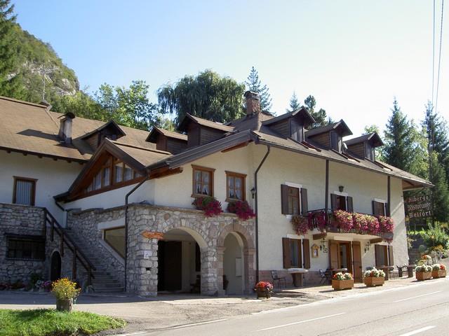 HOTEL CASTEL BELFORT             (SPORMAGGIORE) (TN)