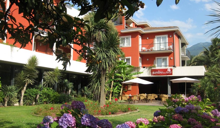 HOTEL BRIONE                     (RIVA DEL GARDA) (TN)