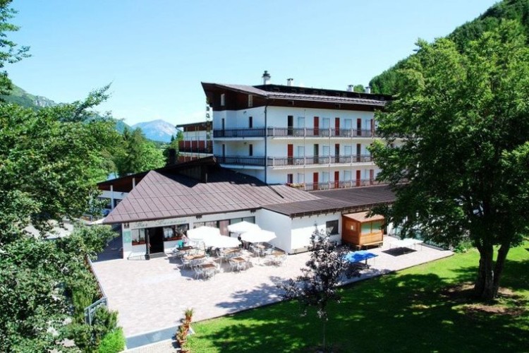 HOTEL BUCANEVE  (BRENTONICO) (TN)