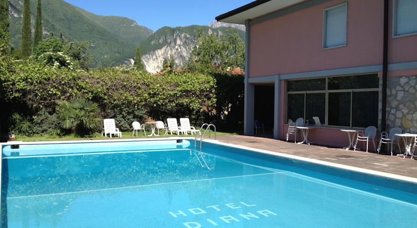 HOTEL DIANA                       (RIVA DEL GARDA) (TN)