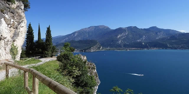 ATHOS HOTEL          (RIVA DEL GARDA)  (TN)