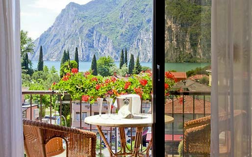 HOTEL GARDA              (RIVA DEL GARDA) (TN)