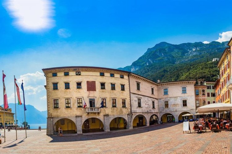 GHI HOTEL PORTICI                       (RIVA DEL GARDA)   (TN)