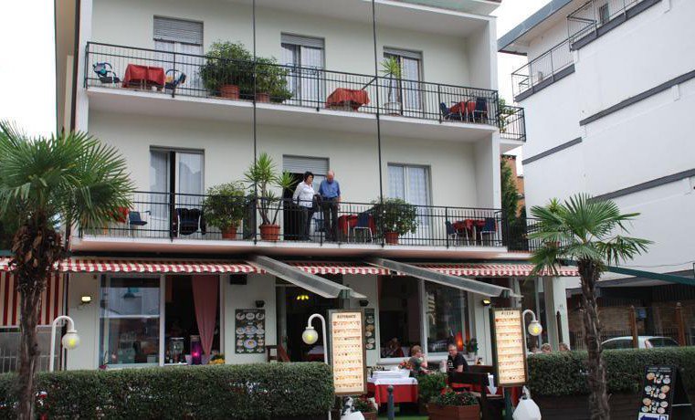 HOTEL RISTORANTE  RIALTO (RIVA DEL GARDA) (TN)