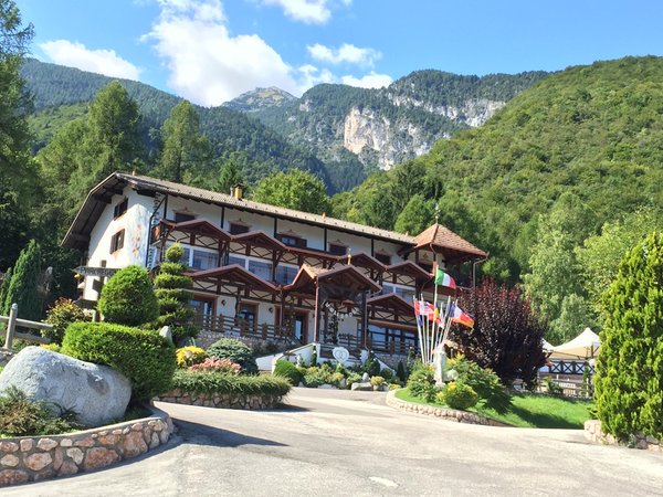 ALBERGO RISTORANTE SCOIATTOLO          (SPORMINORE) (TN)