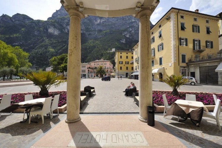 GRAND HOTEL RIVA                  (RIVA DEL GARDA) (TN)