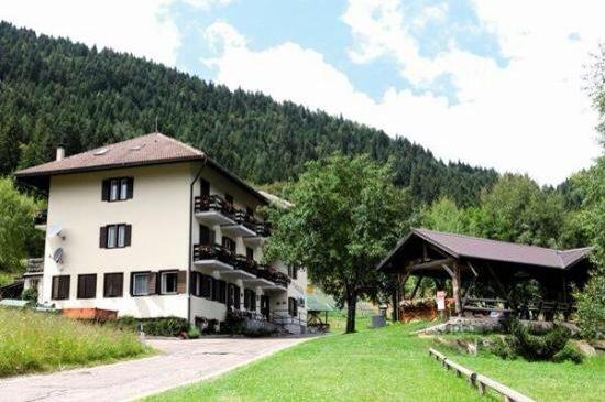 HOTEL LA RUSCOLETTA        (TELVE - VALSUGANA)  (TN)