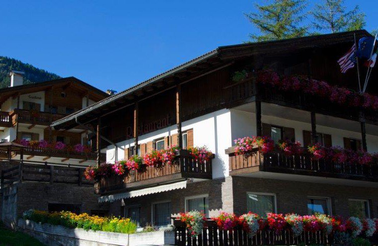 HOTEL  RISTORANTE AI  PINI          (VIGO DI FASSA)  (TN)