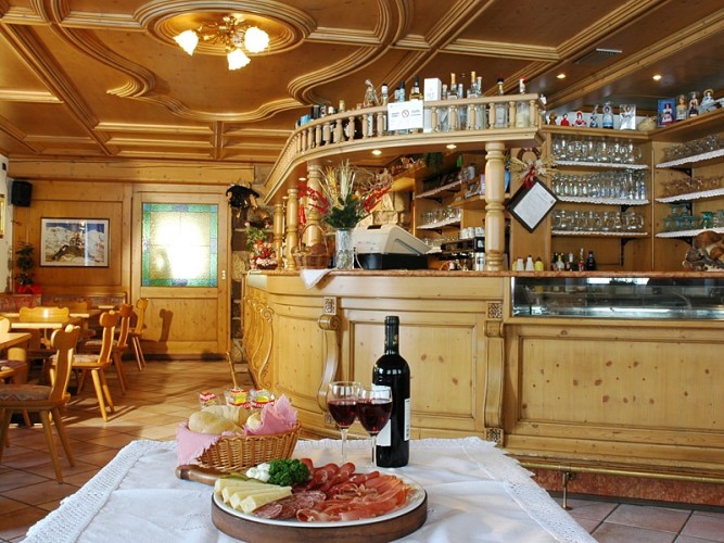 ALBERGO-RISTORANTE AL CACCIATORE     (TONADICO)  (TN)