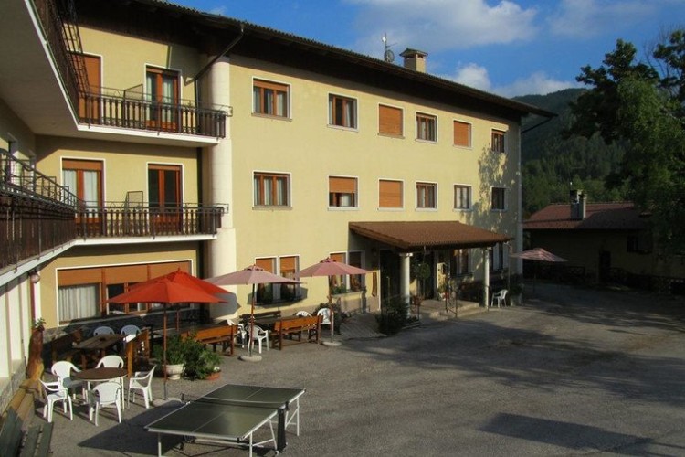 ALBERGO ALPINO             (VALLARSA)  (TN)