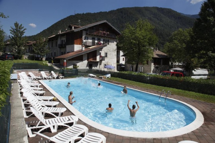 CAMPING ALBERGO CASAVECCHIA    (TIARNO DI SOPRA - LEDRO)  (TN)