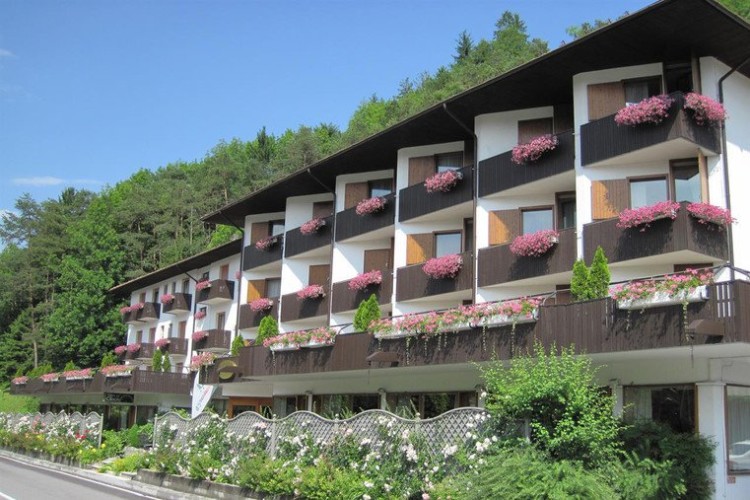 HOTEL  COMANO  CATTONI  HOLIDAY            (COMANO TERME)  (TN)