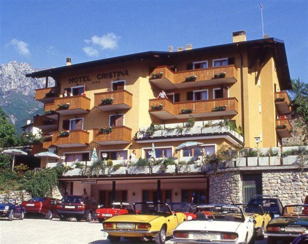 HOTEL CRISTINA     (LAGO DI TENNO)   (TN)