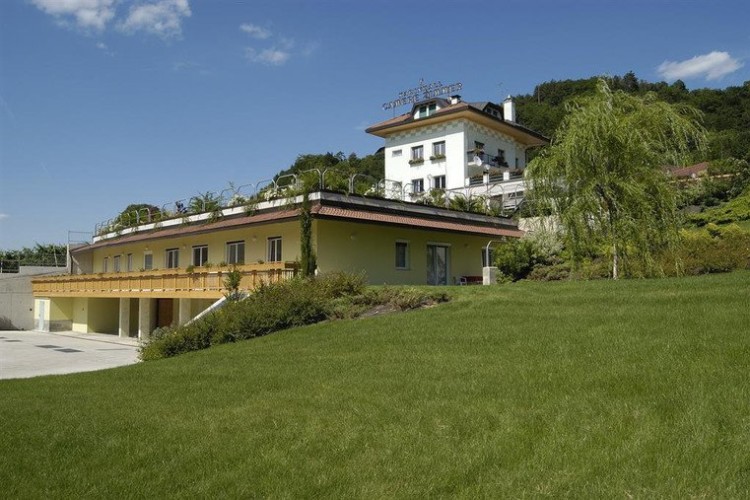 HOTEL  KARINHALL          (TRENTO)  (TN)