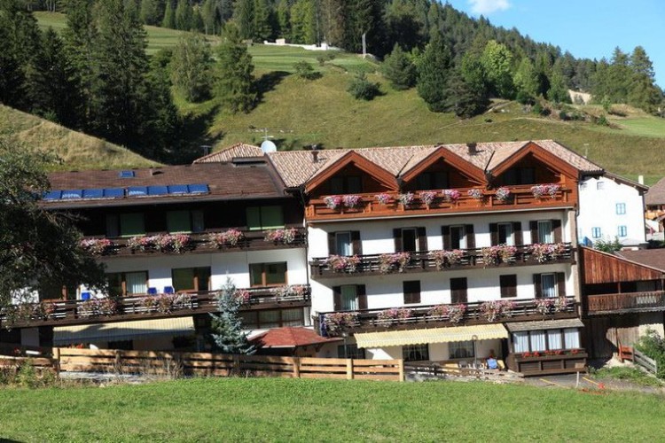 HOTEL  MIRAMONTI       (VIGO DI FASSA)  (TN)