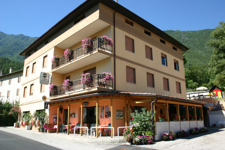 ALBERGO PASSO BUOLE            (VALLARSA) (TN)