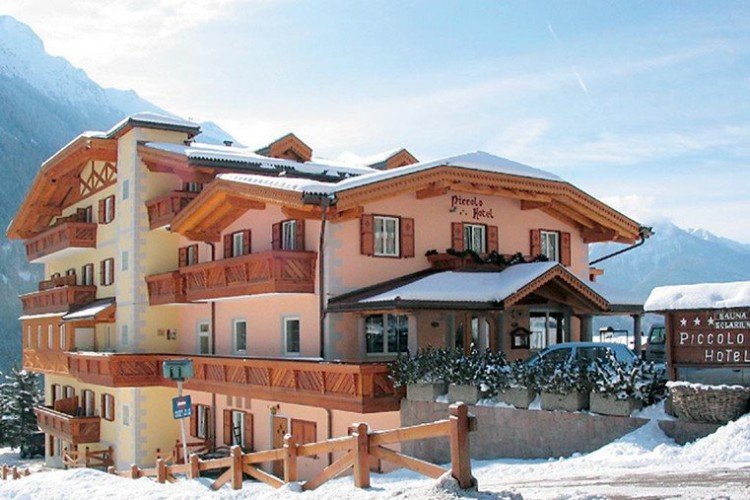 AL PICCOLO  HOTEL     (VIGO DI FASSA)  (TN)